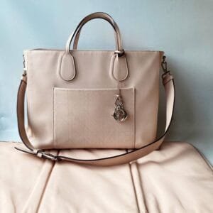 CHRISTIAN DIOR