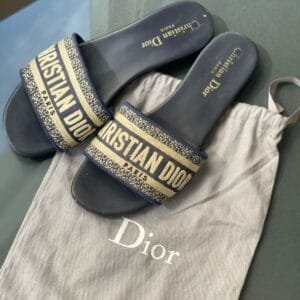 CHRISTIAN DIOR